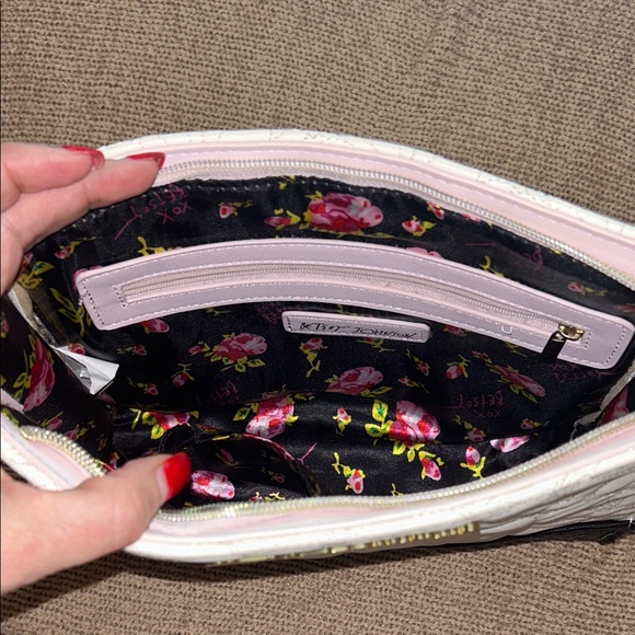 LOW START💚💚 Betsey Johnson Quilted Floral Clutch with Pink Puff Charm - Picture 4 of 5